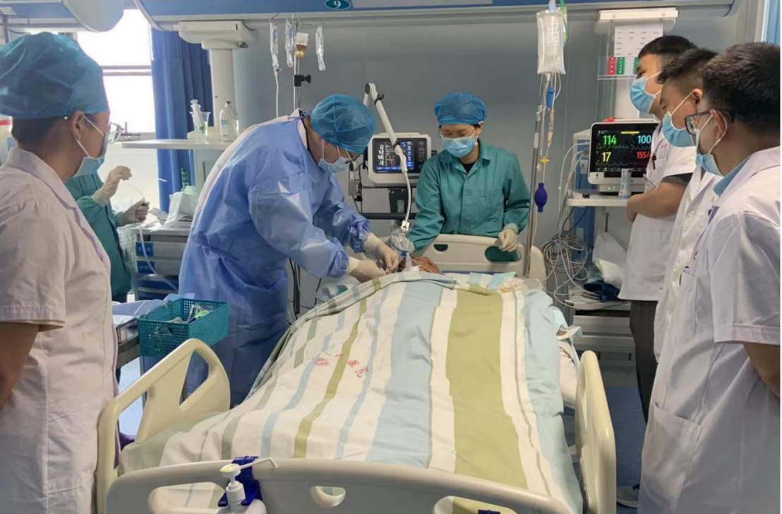 我院重症医学科成功开展首例经皮气管切开术 我院重症医学科成功开展首例经皮气管切开术