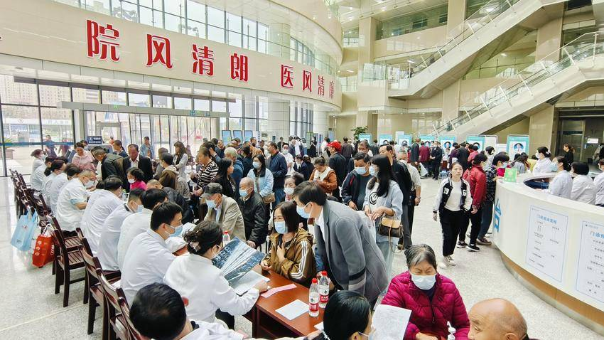 “迎双节、送健康”武汉大学中南医院专家团莅临云梦县人民医院开展大型义诊活动 “迎双节、送健康”武汉大学中南医院专家团莅临云梦县人民医院开展大型义诊活动